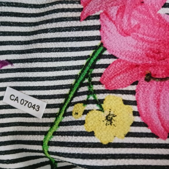 Gabi & Sam Women's Sleeveless Top 1/4 Zip Size Medium Stipes Floral Light - Picture 6 of 10